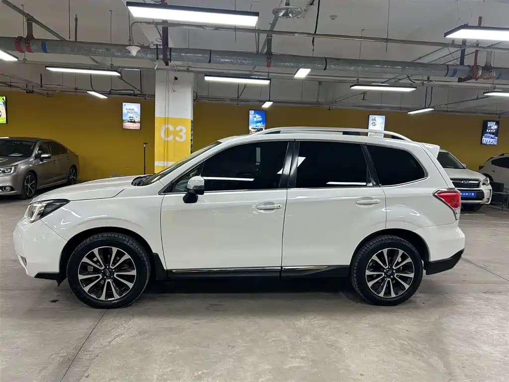 Subaru Forester 2016 2.5i Prestige Navigation Edition фото 4