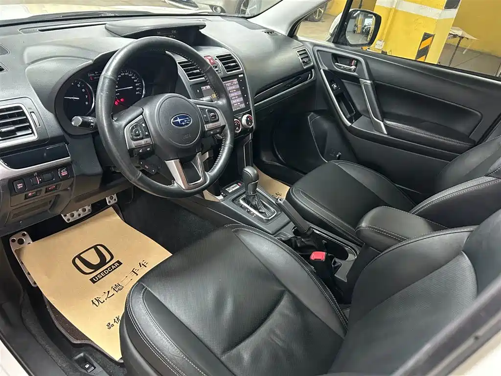 Subaru Forester 2016 2.5i Prestige Navigation Edition фото 9