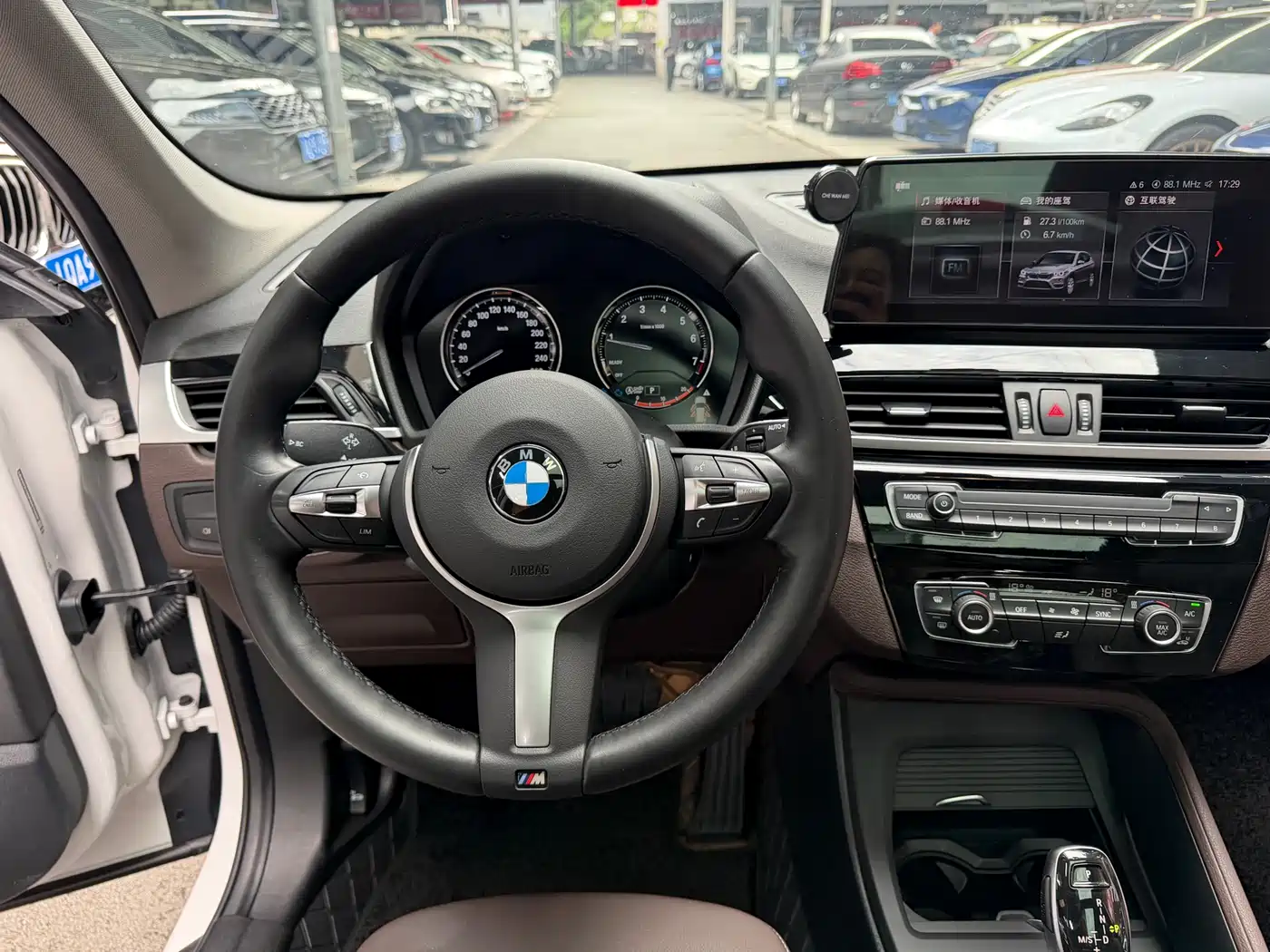 BMW X1 2022 sDrive25Li Leading фото 13