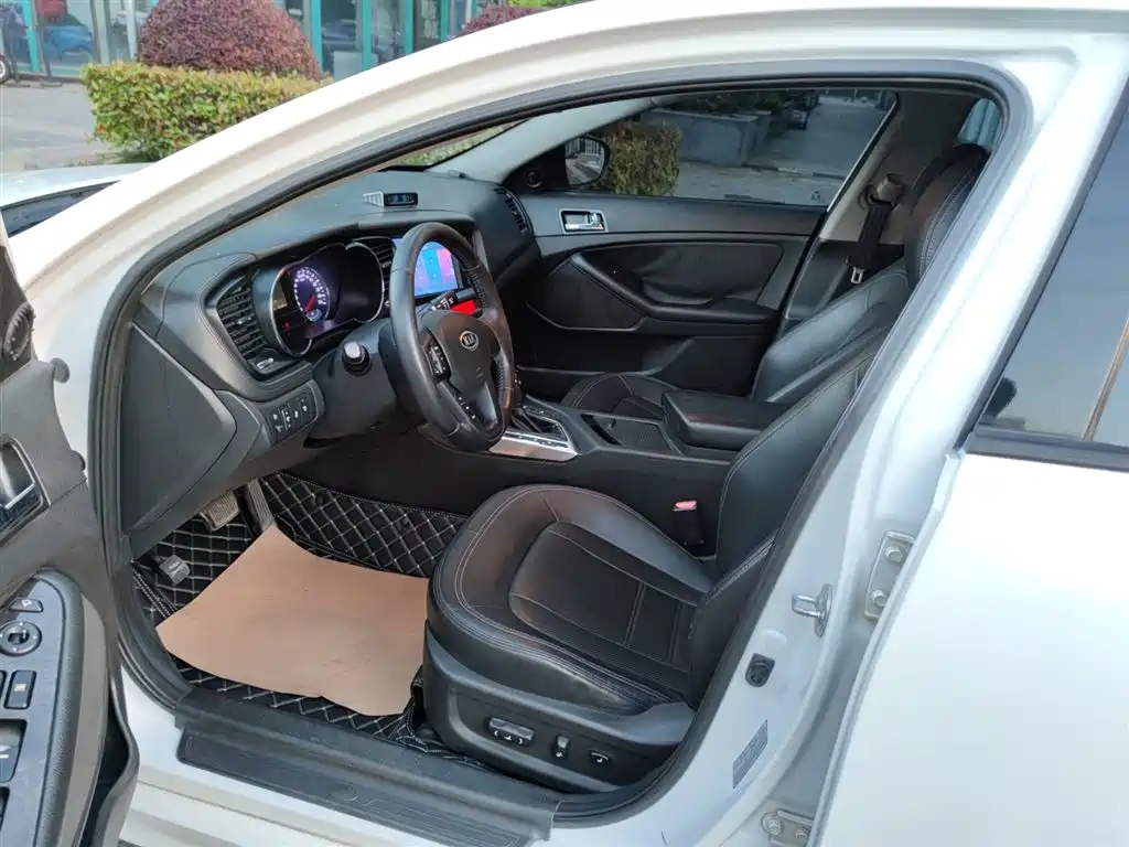 Kia K5 2012 2.0L Automatic DLX фото 6