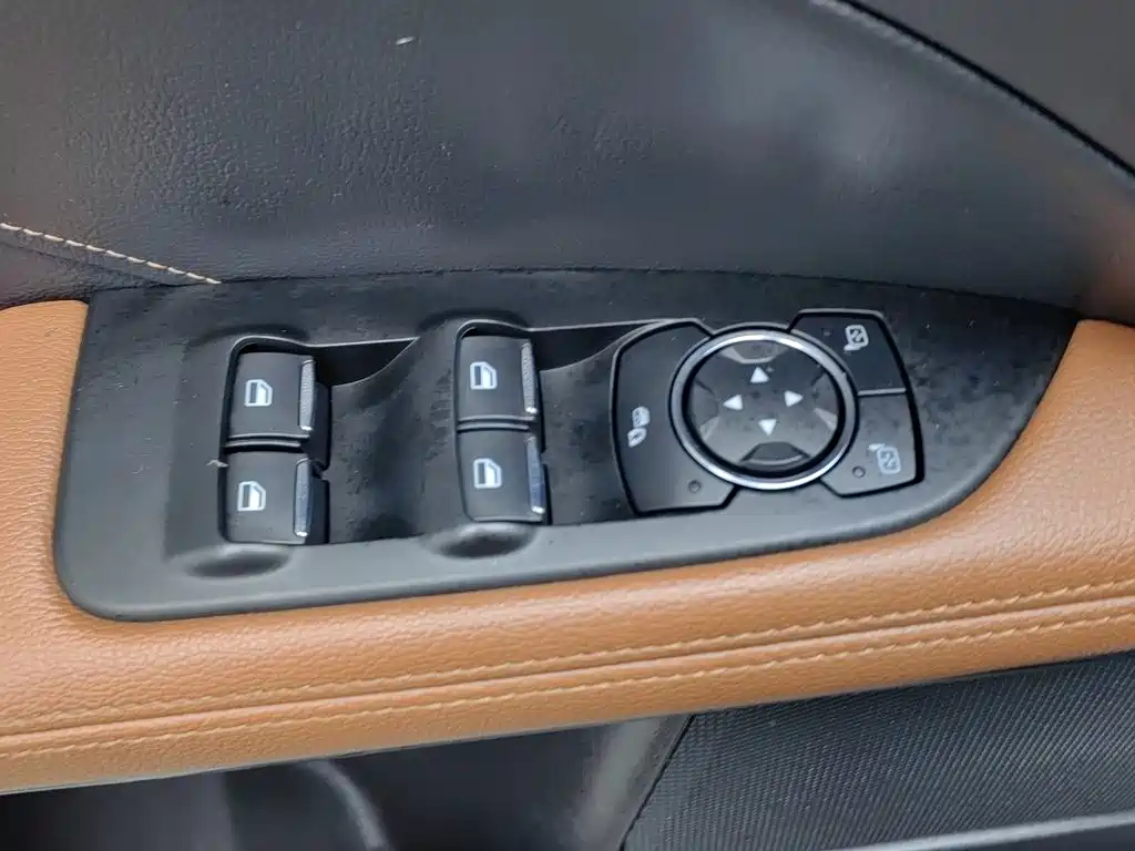 Фото 9 - Ford Taurus