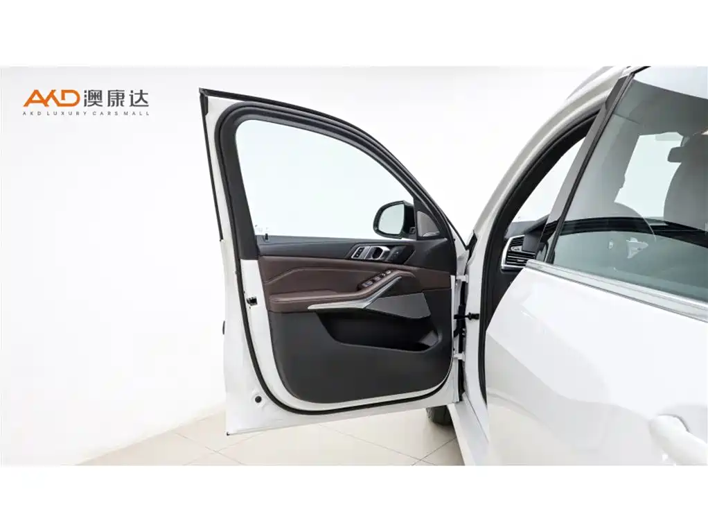 BMW X5 2022 Model xDrive 40Li M Sport Package фото 10