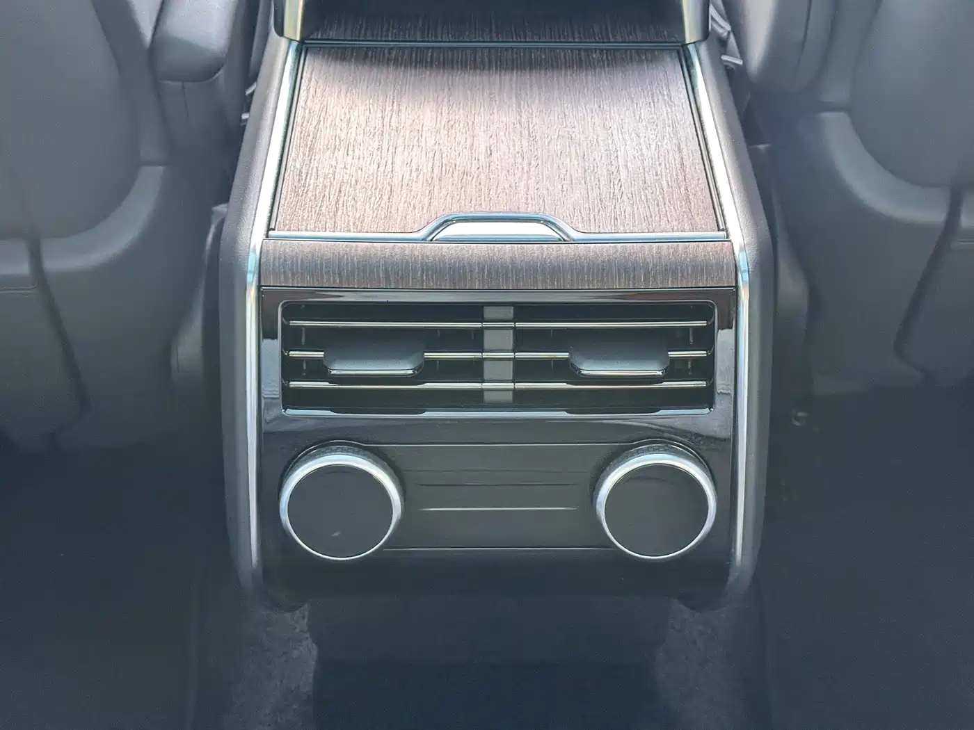 Land Rover Range Rover 2023 3.0 L6 400PS Golden Age Long Wheelbase фото 22