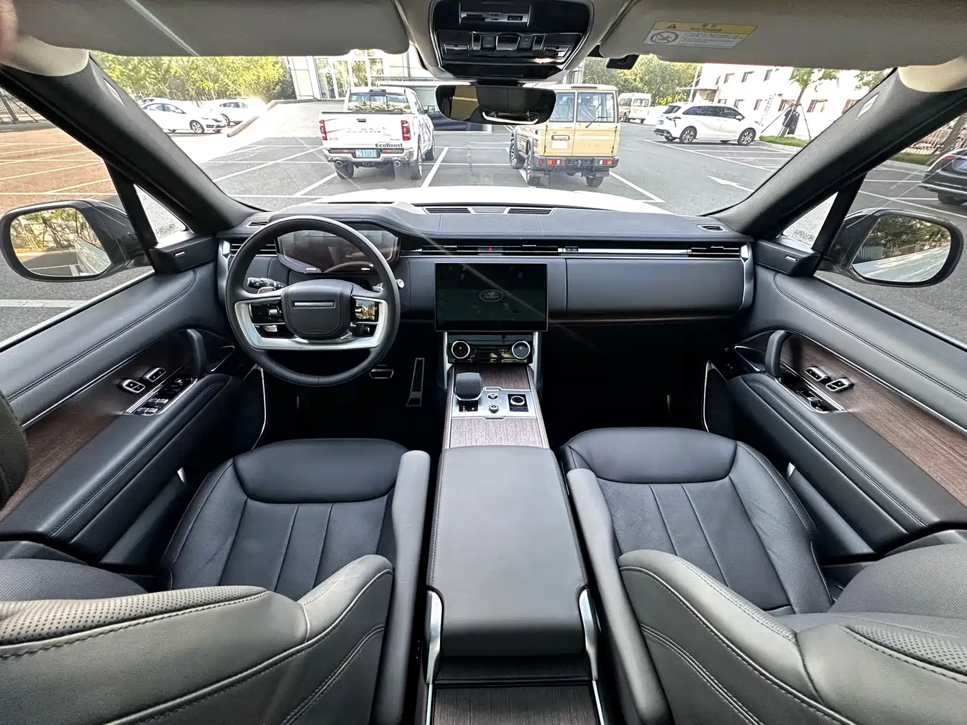 Land Rover Range Rover 2023 3.0 L6 400PS Golden Age Long Wheelbase фото 30