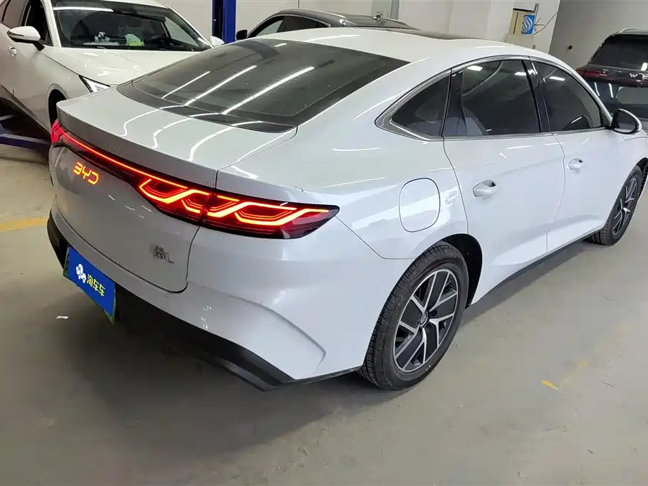 BYD Qin L 2024 DM-i 120KM Leading фото 3