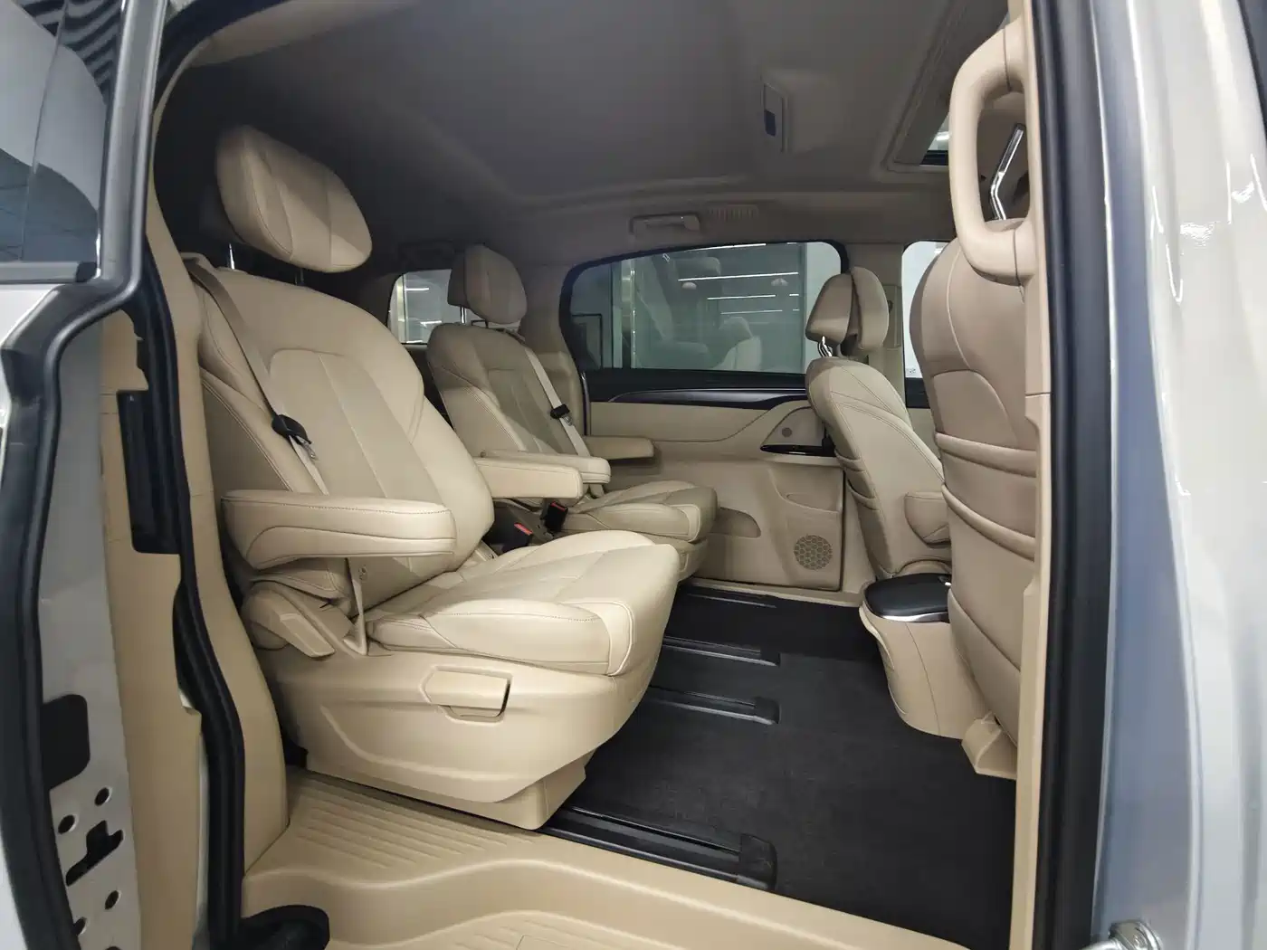 Buick GL8 2026 2025 Land Business Class First Edition