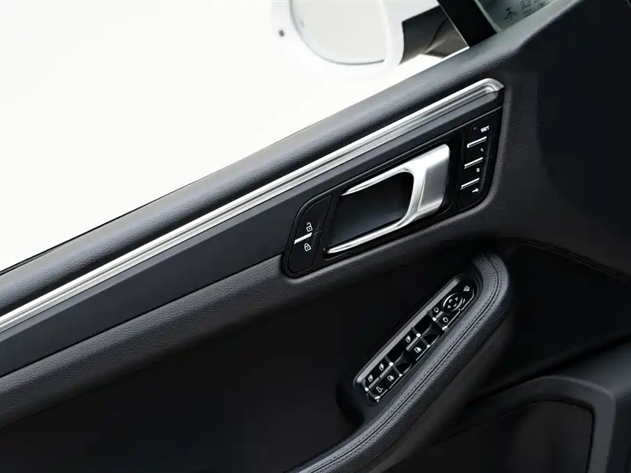 Porsche Macan 2018 Macan 2.0T фото 15