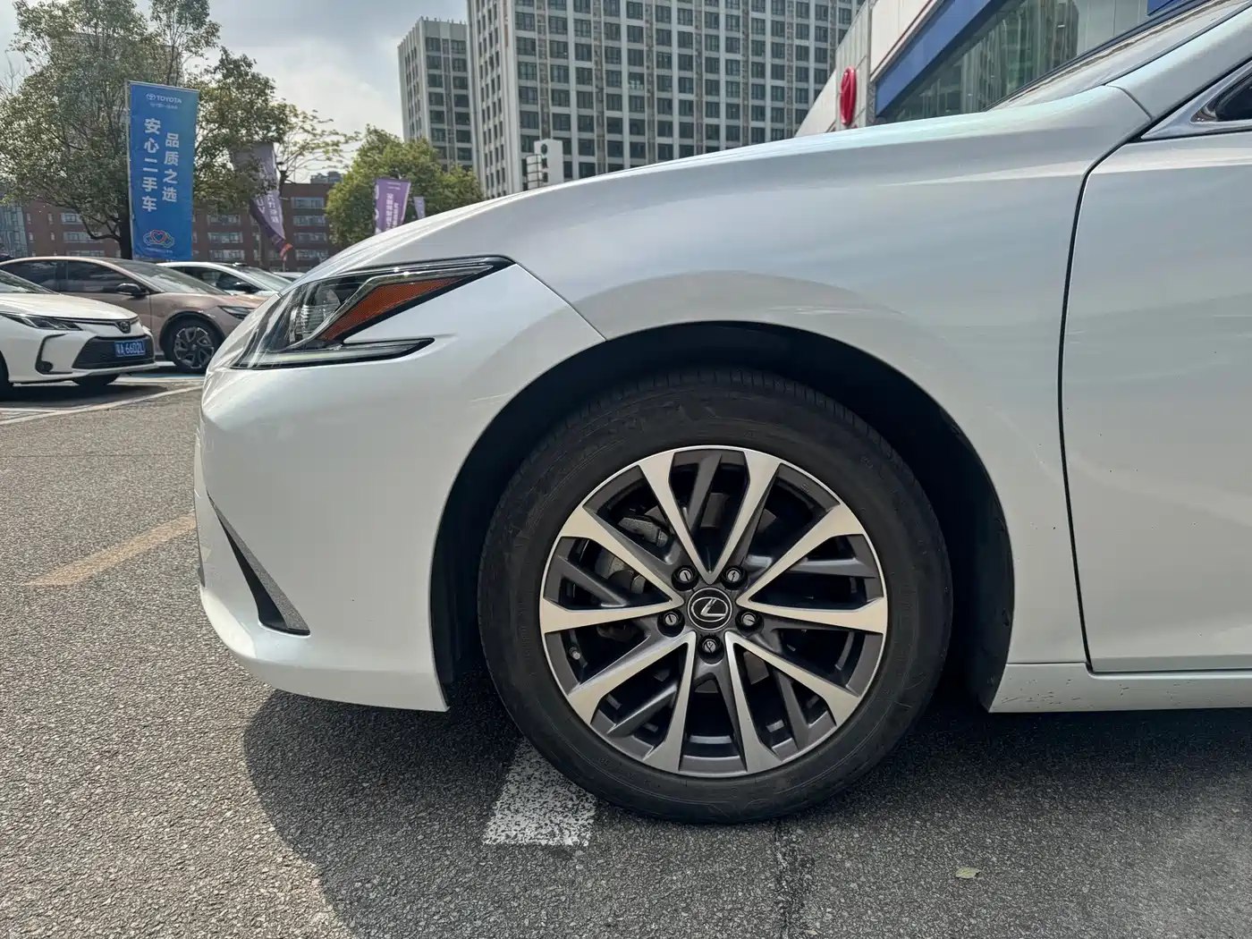 Lexus ES 2021 300h Excellence Edition фото 8