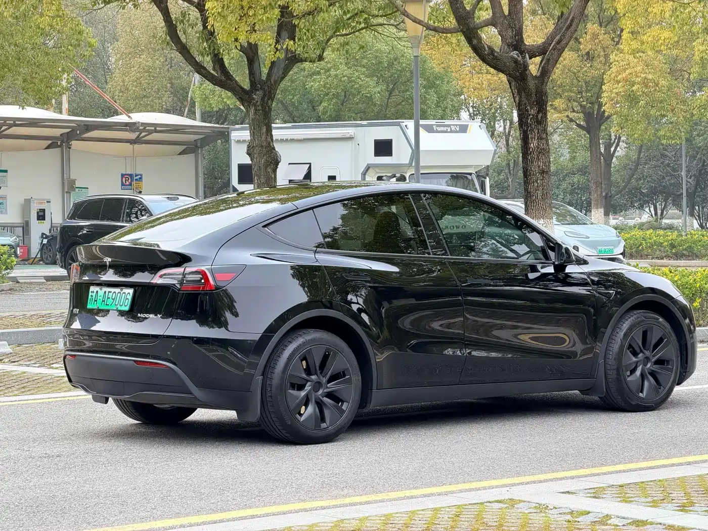 TESLA MODEL Y
