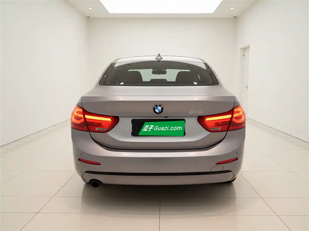 BMW 1 Series 2018 118i Sport Edition фото 6