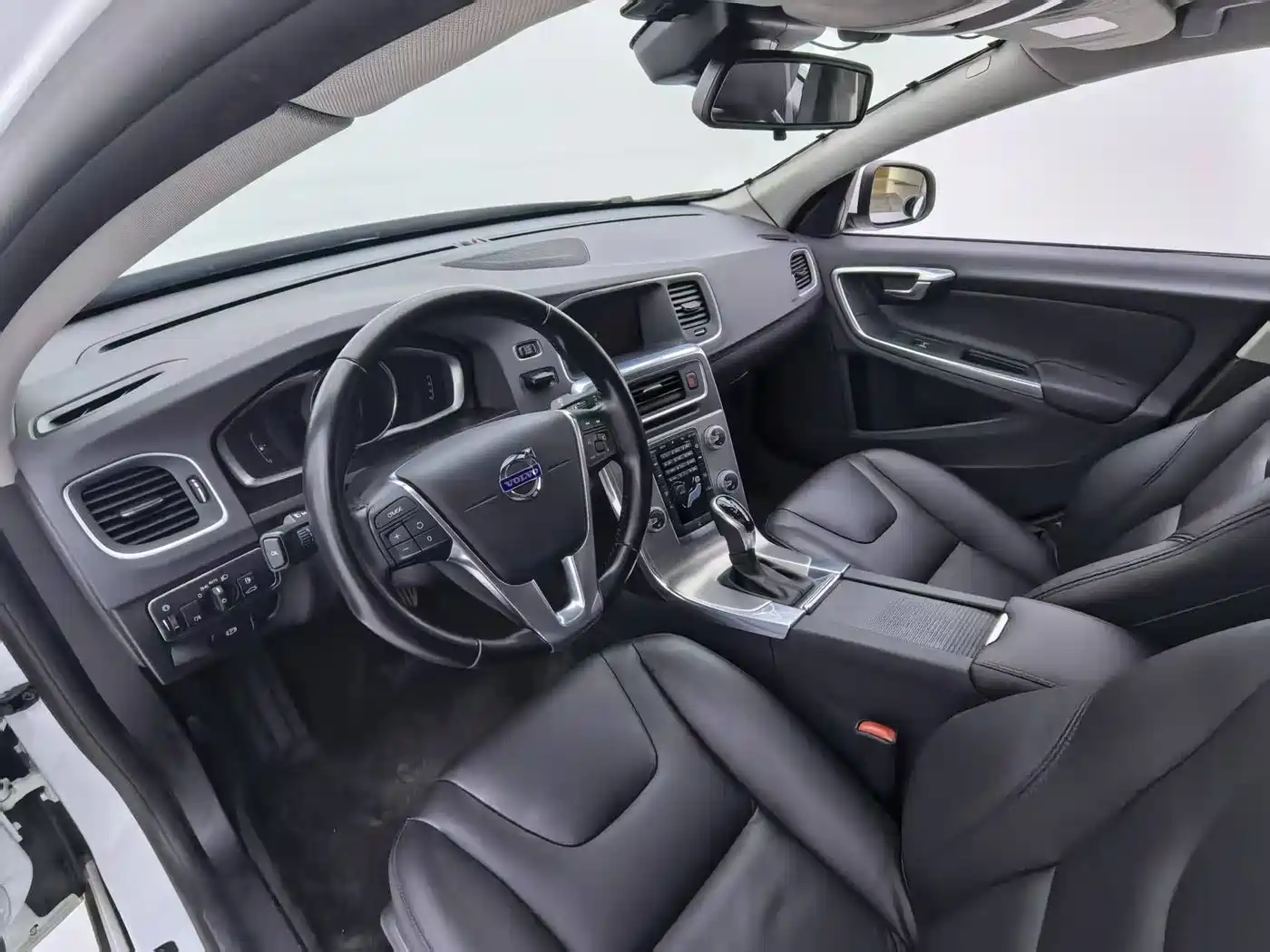Фото 16 - Volvo S60