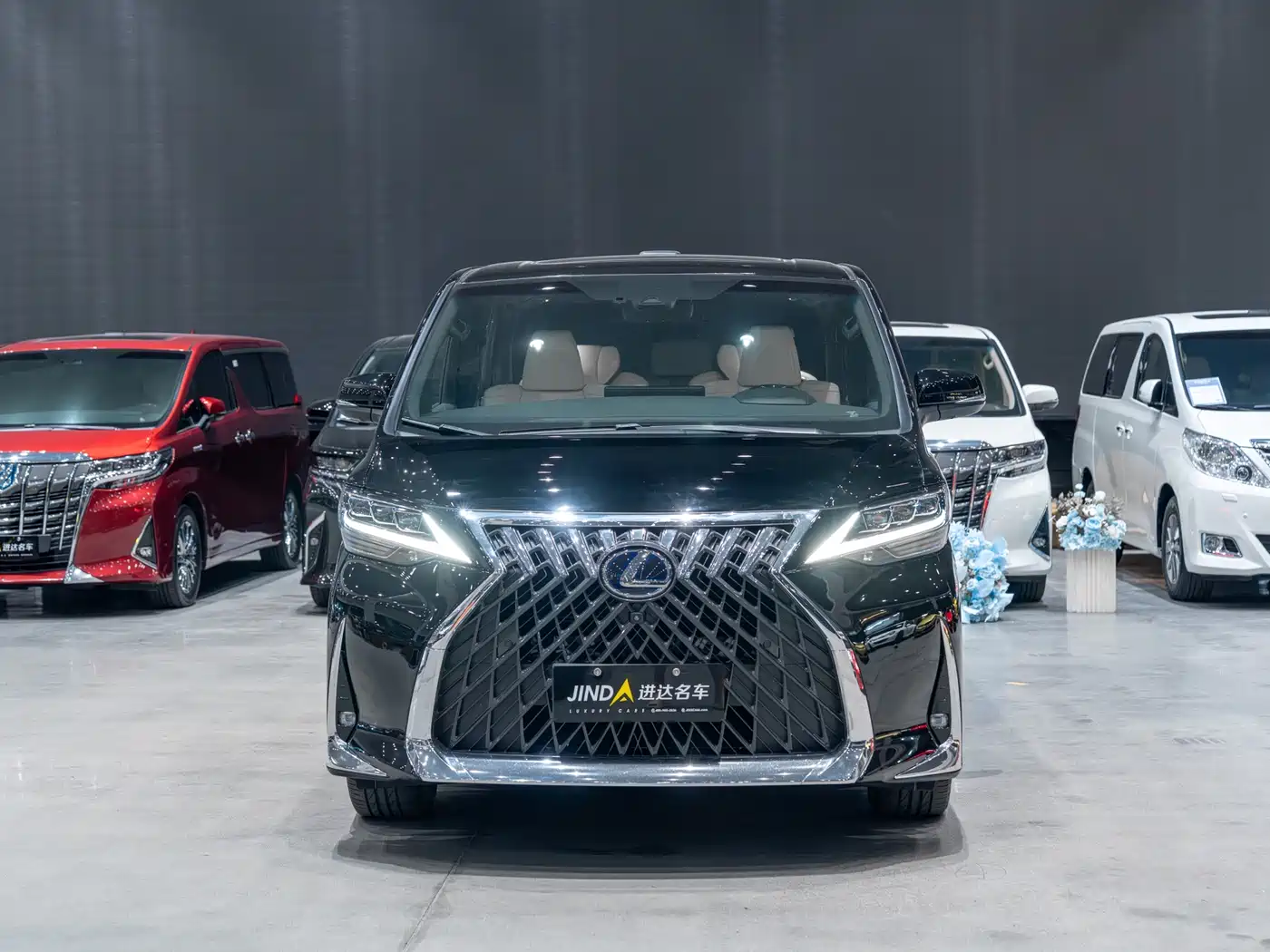 Lexus LM 2020 300h Seven-Seater Elegance Edition фото 18