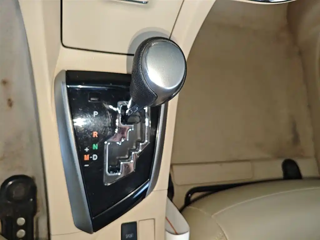 Toyota Corolla 2014 1.6L CVT GL-i фото 14