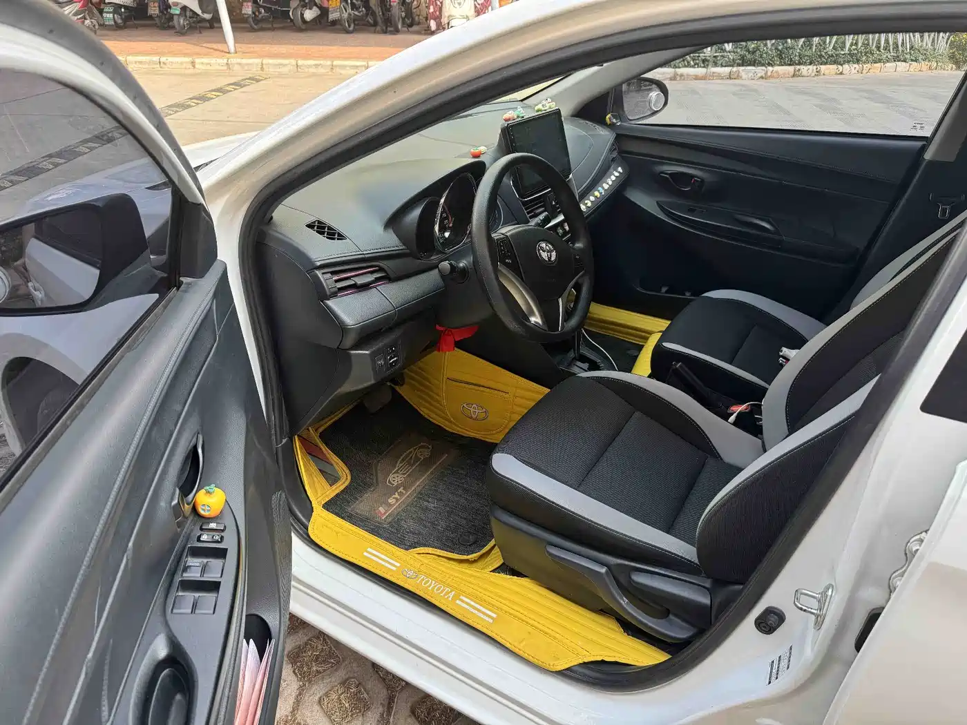 Toyota YARiS L Zhi Xuan 2021 1.5L CVT Leading Edition фото 3