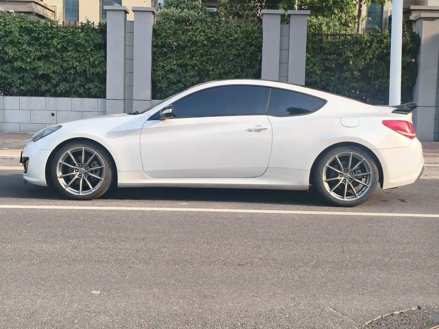 Hyundai Genesis Coupe 2012 2012 2.0T Automatic Luxury Edition