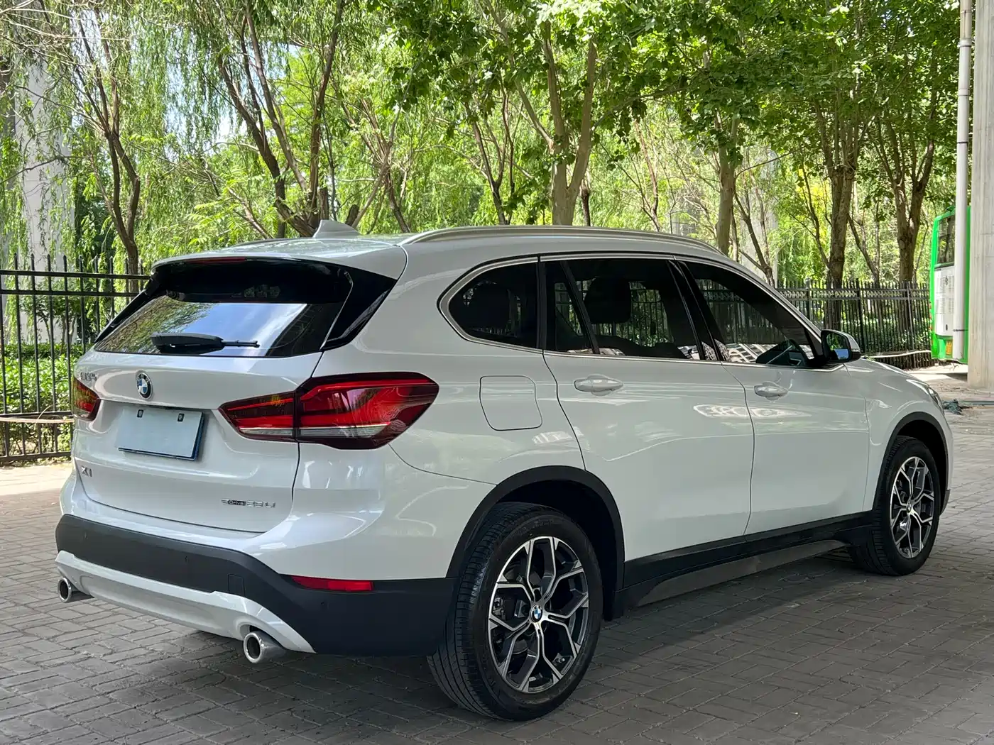 BMW X1 2021 sDrive25Li Leading фото 9