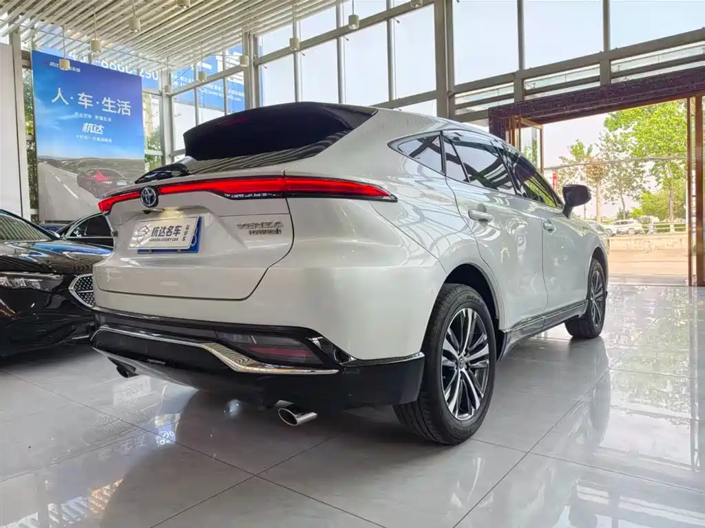 Toyota Venza 2023 2.5L Smart Hybrid FWD Luxury фото 4