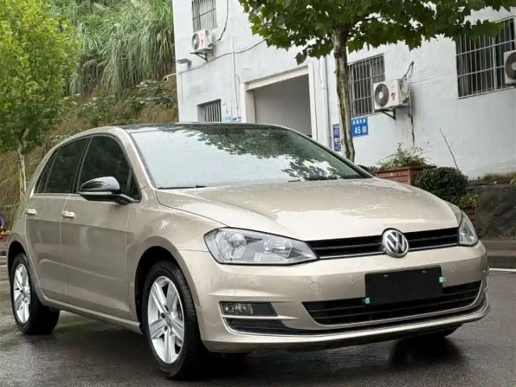 Volkswagen Golf 2017 230TSI Manual Comfort Millionth Anniversary Edition фото 3