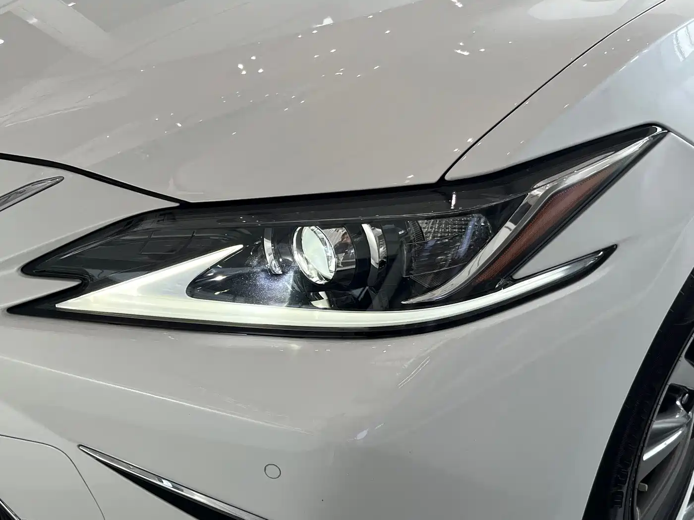 Фото 20 - Lexus ES