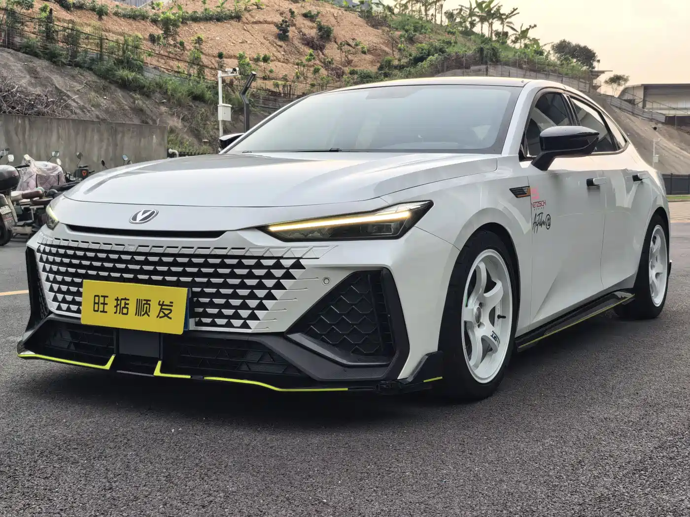 CHANGAN UNI-V