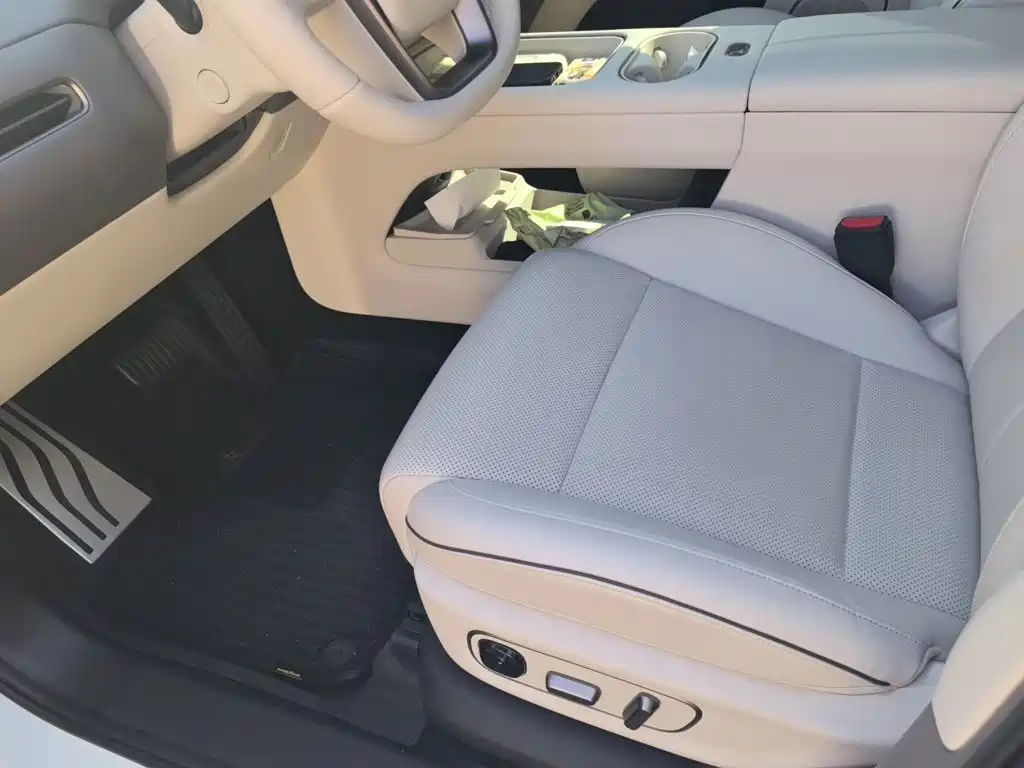 Li Auto i6 2025 2025 4WD Base Model