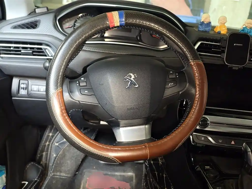 Peugeot 308 2016 1.6L Automatic Luxury фото 6