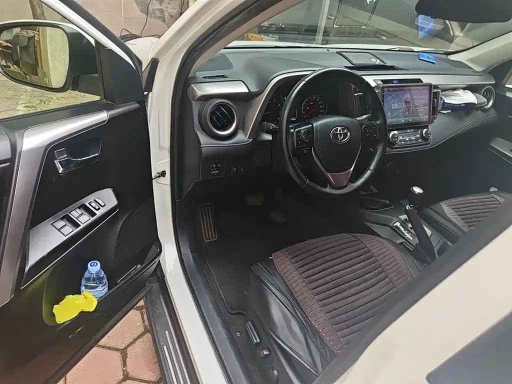 Toyota RAV4 Rongfang 2016 2.0L CVT 2WD Smart (China V) фото 17