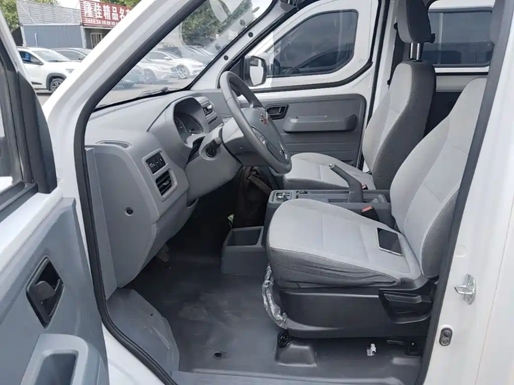 Wuling Motors Wuling Yangguang 2025 2024 300KM Comfort Bus Version 75kW