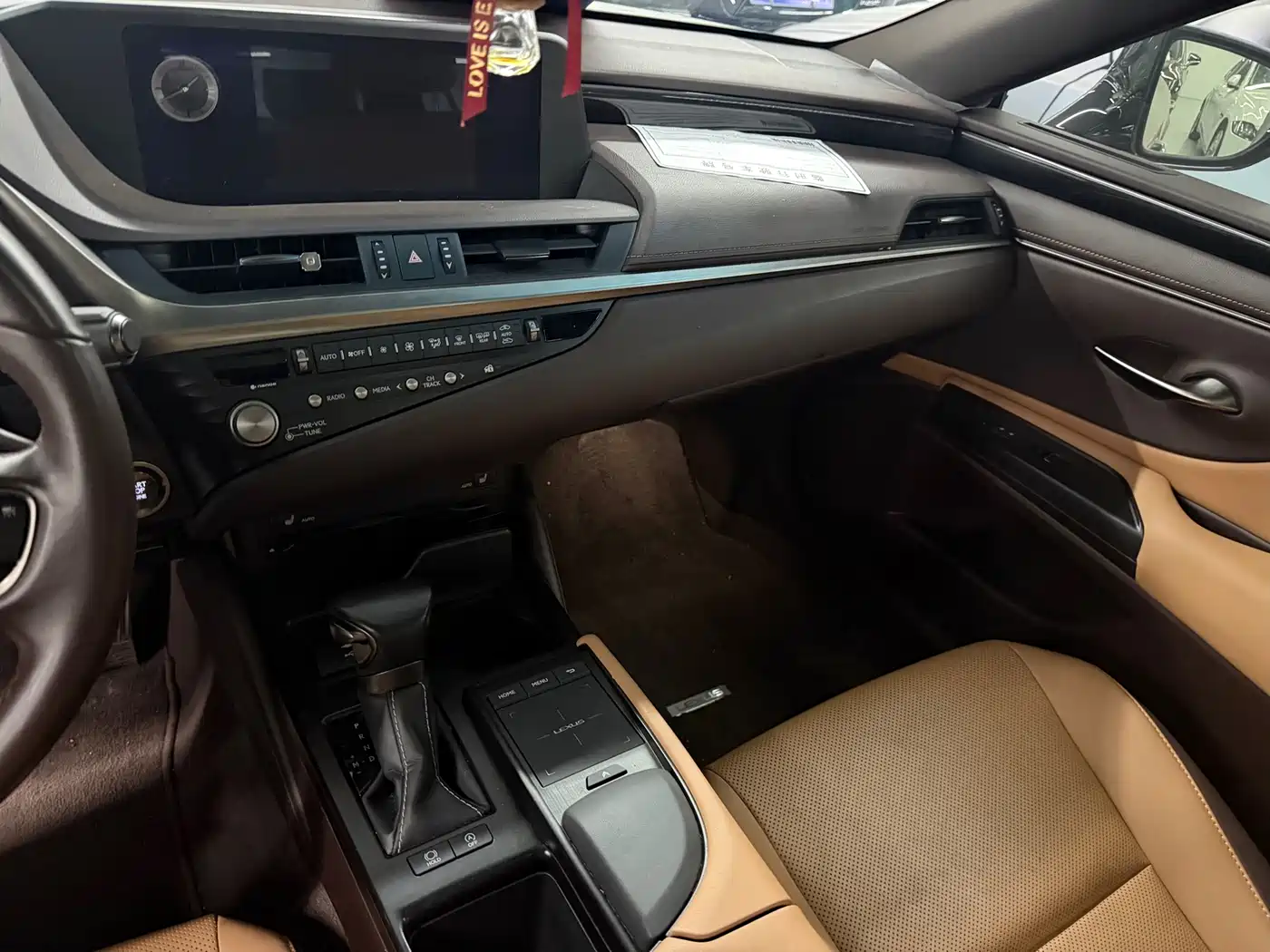 Lexus ES 2021 200 Excellence Edition фото 5