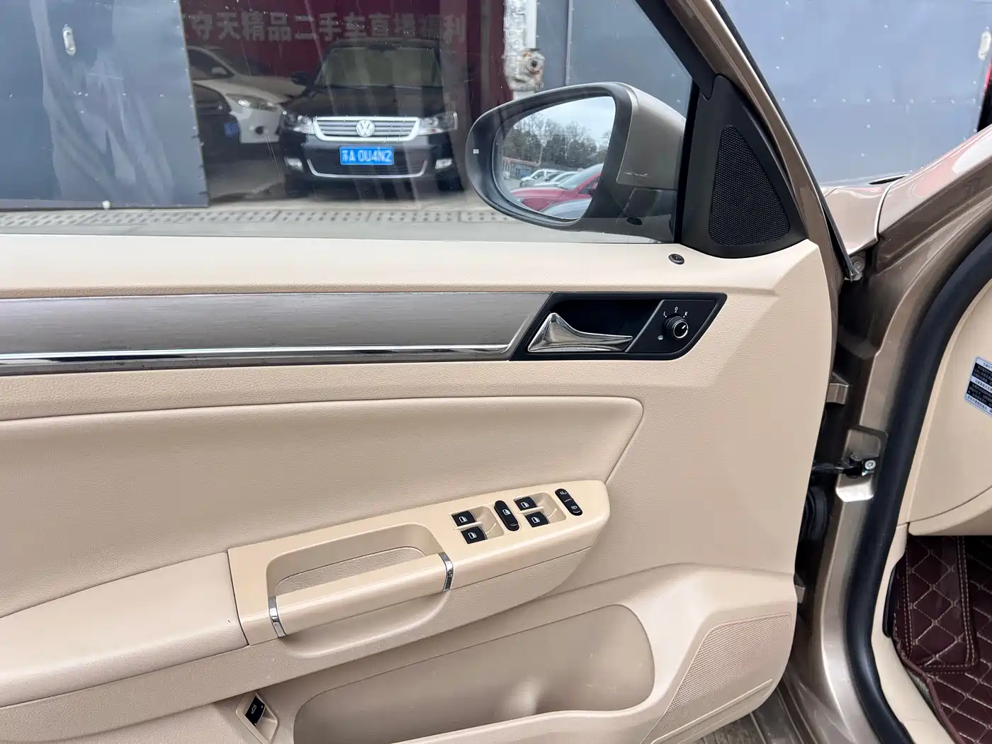 Volkswagen Bora 2014 1.6L Automatic Luxury Edition фото 7