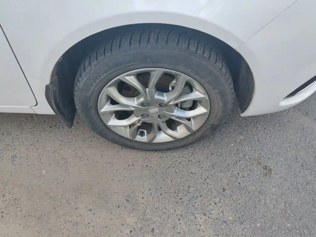 Фото 8 - Geely Vision