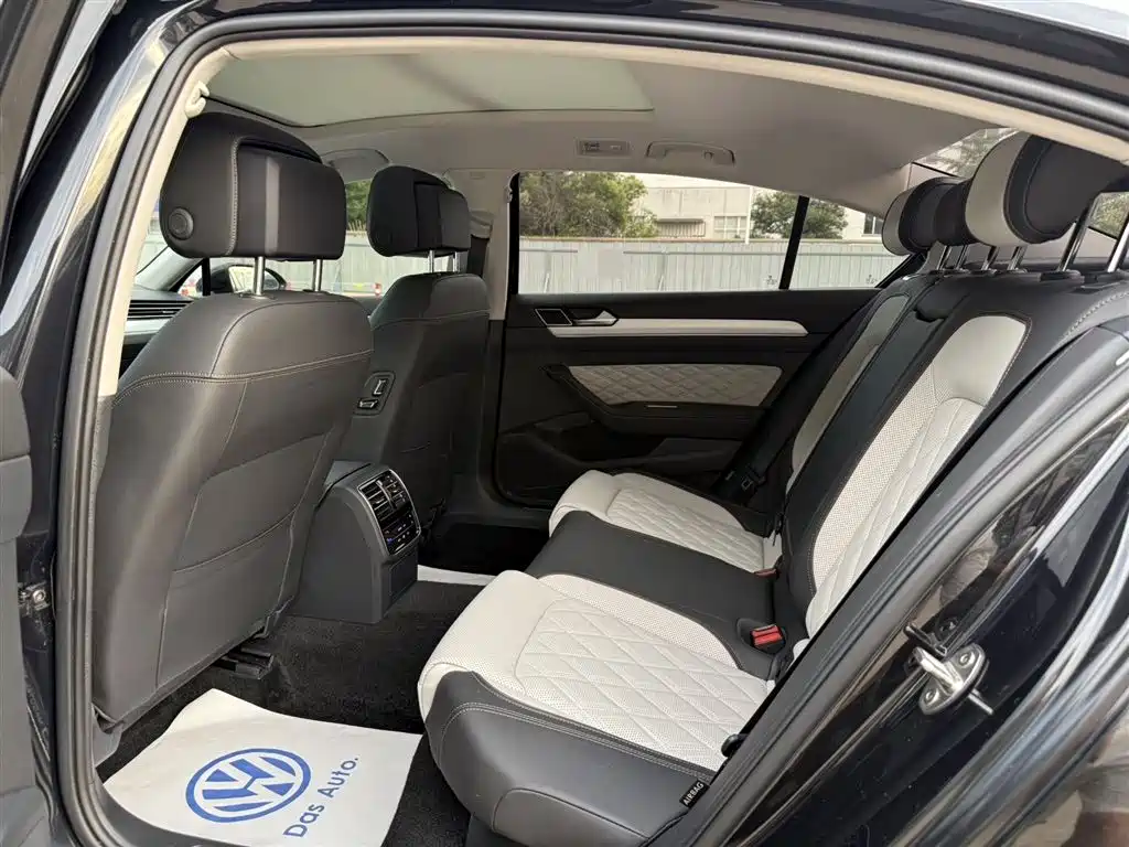 Volkswagen Magotan 2023 Model 2 Million Commemorative Edition 330TSI DSG Luxury фото 8
