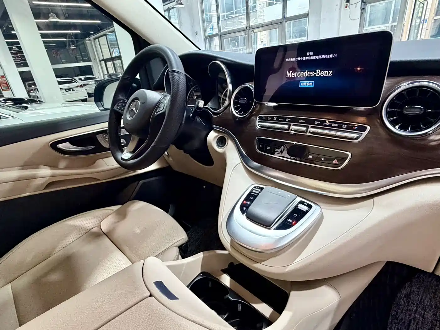 Mercedes-Benz V-Class 2022 V 260 Pilot Edition фото 18