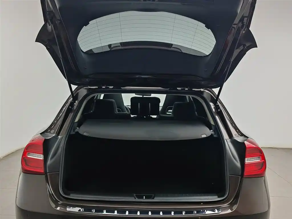 Mercedes-Benz GLA 2015 GLA 220 4MATIC Fashion Edition фото 16