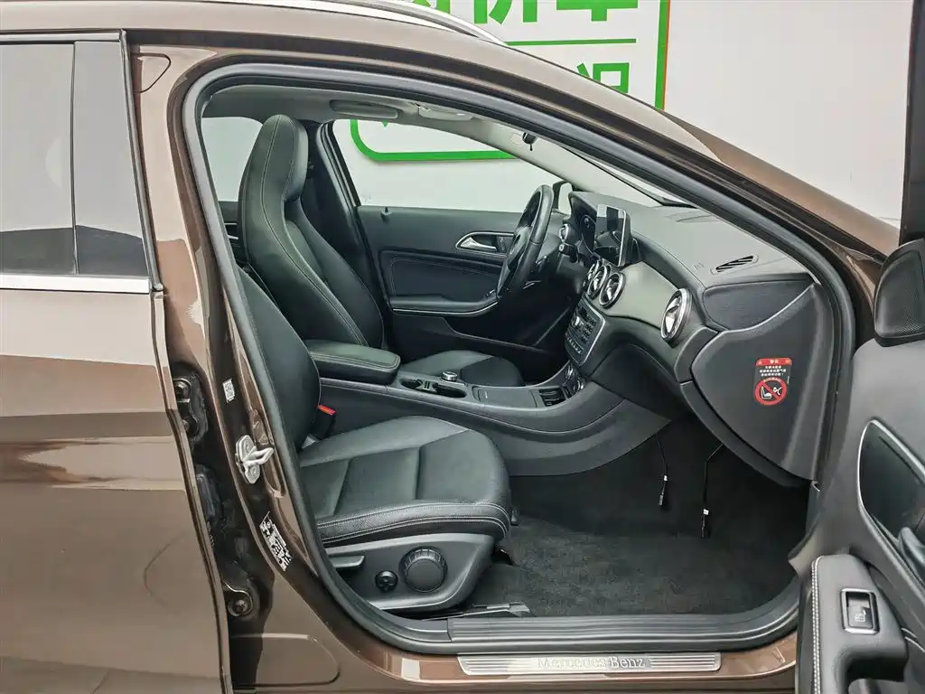 Mercedes-Benz GLA 2015 GLA 220 4MATIC Fashion Edition фото 23