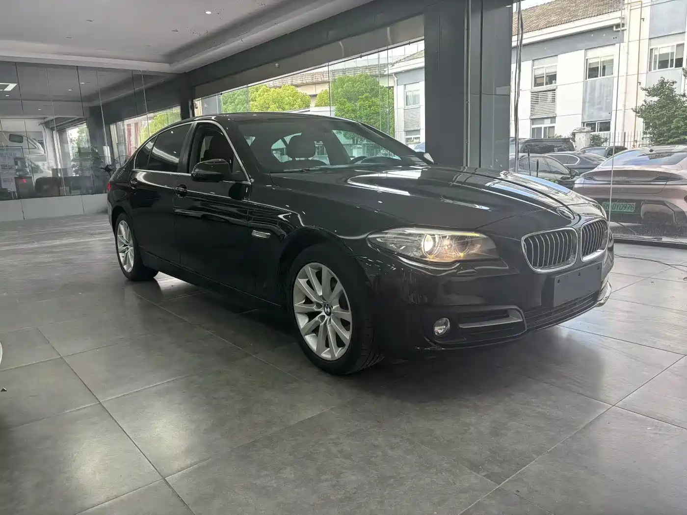 BMW 5 Series 2014 528Li Leading Edition фото 3