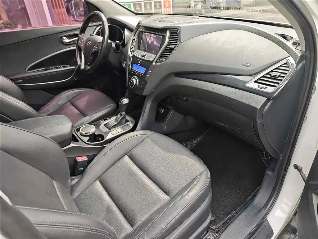 Hyundai Santa Fe 2013 Model 2.4L Automatic 2WD Smart фото 17