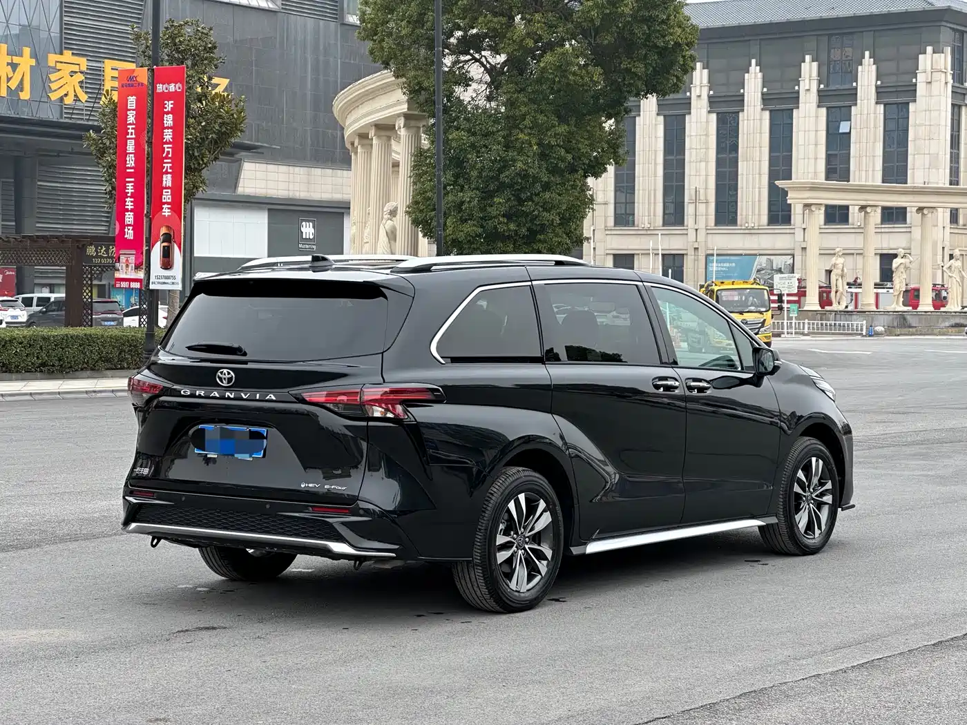 Toyota Granvia 2026 Model 2.5L Hybrid Prestige PLUS AWD Trim фото 4
