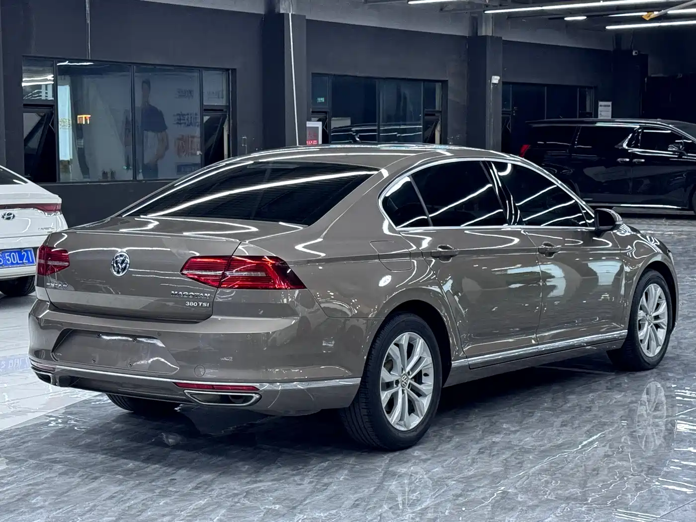 Volkswagen Magotan 2018 Facelift 380TSI DSG Luxury фото 3