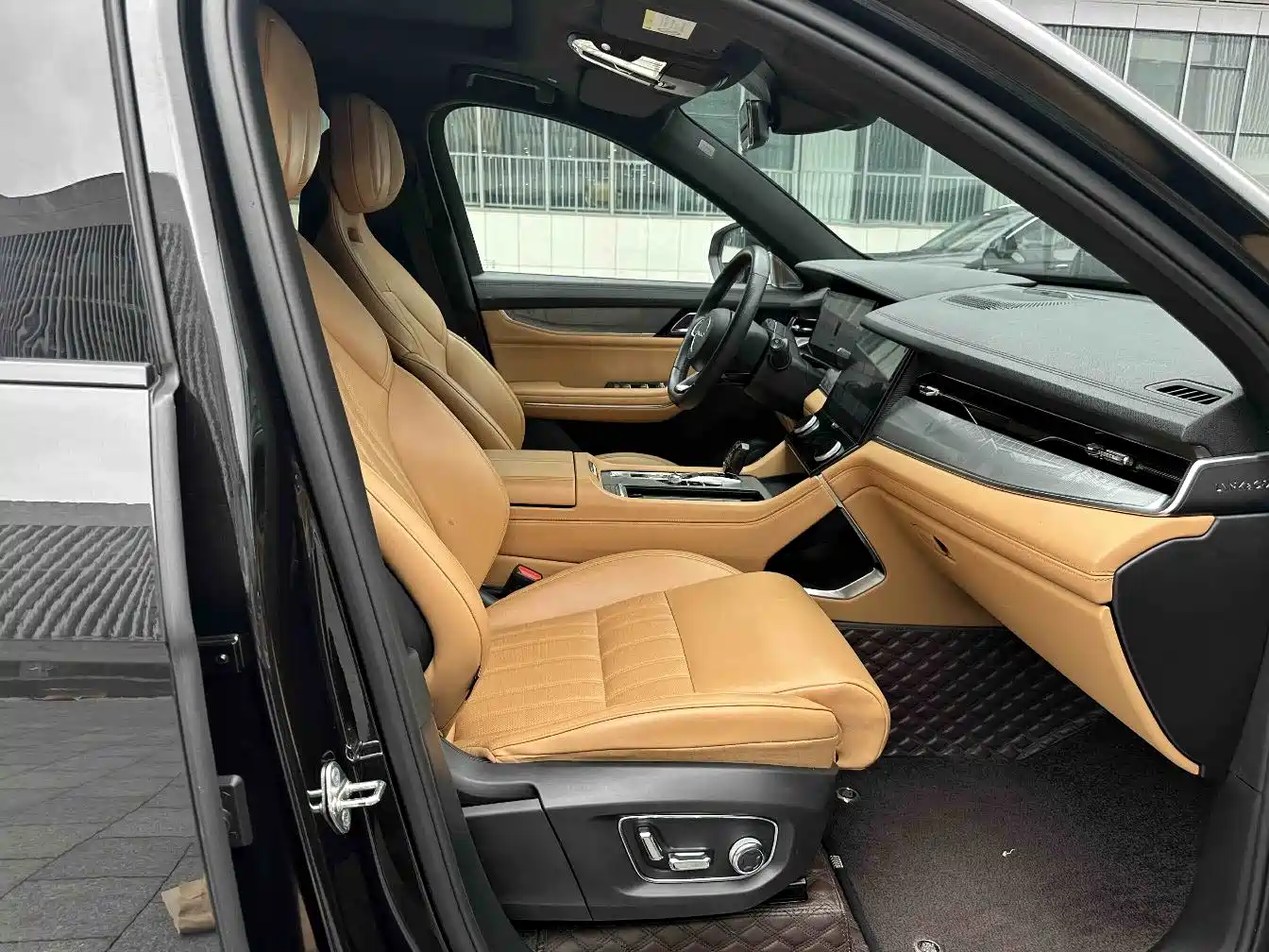 Lynk & Co 09 EM-P 2023 2.0TD EM-P Voyage PM 7-Seater фото 20