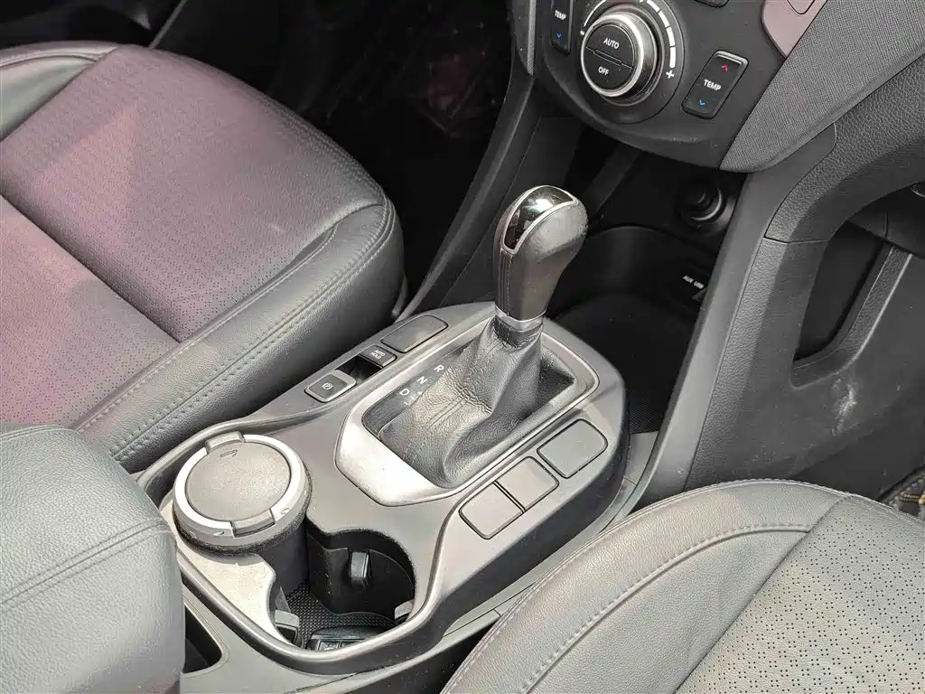 Hyundai Santa Fe 2013 Model 2.4L Automatic 2WD Smart фото 16
