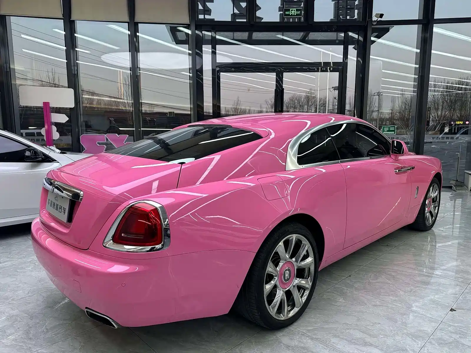 Фото 15 - Rolls-Royce Wraith