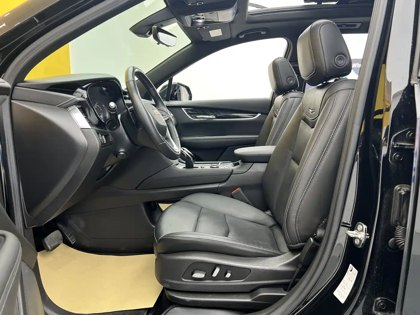Cadillac XT6 2022 2.0T 7-Seater AWD Luxury Standard Edition фото 3
