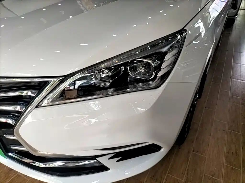 Фото 24 - Changan Eado DT