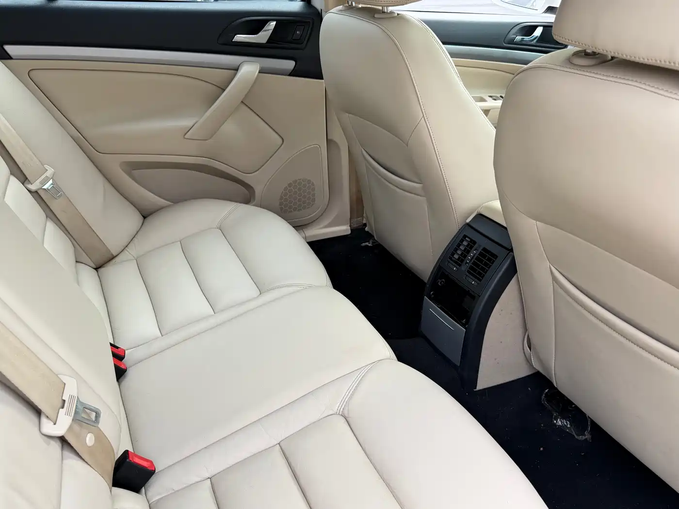 Škoda Octavia 2015 Classic 1.6L Automatic Elite Edition фото 11