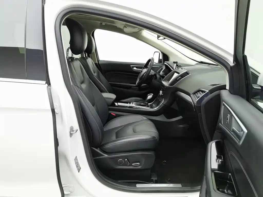 Фото 23 - Ford Edge