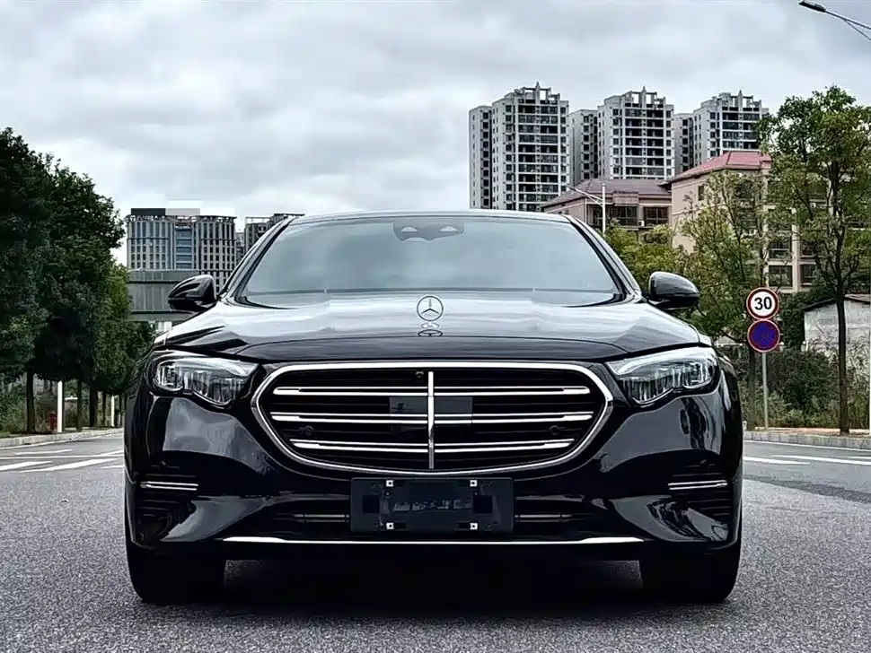 Mercedes-Benz E-Class 2025 E 300 L Fashion фото 2