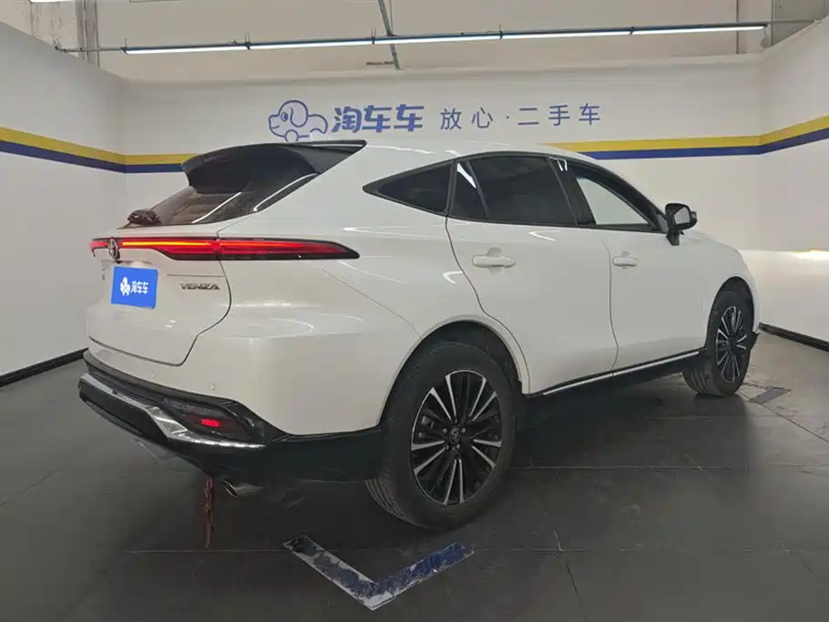Toyota Venza 2023 2.0L CVT FWD Premium фото 3