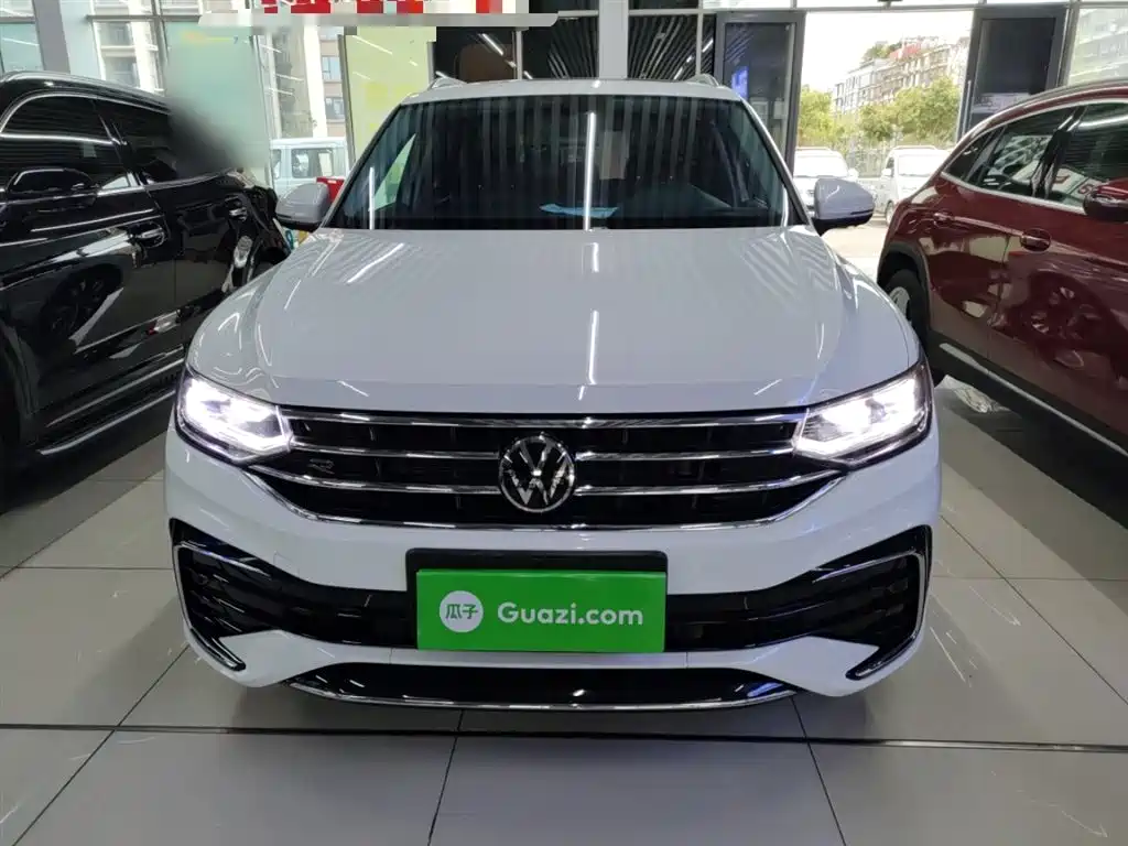 Volkswagen Tiguan L 2024 330TSI Automatic 2WD R-Line Premium Enjoyment Edition фото 3