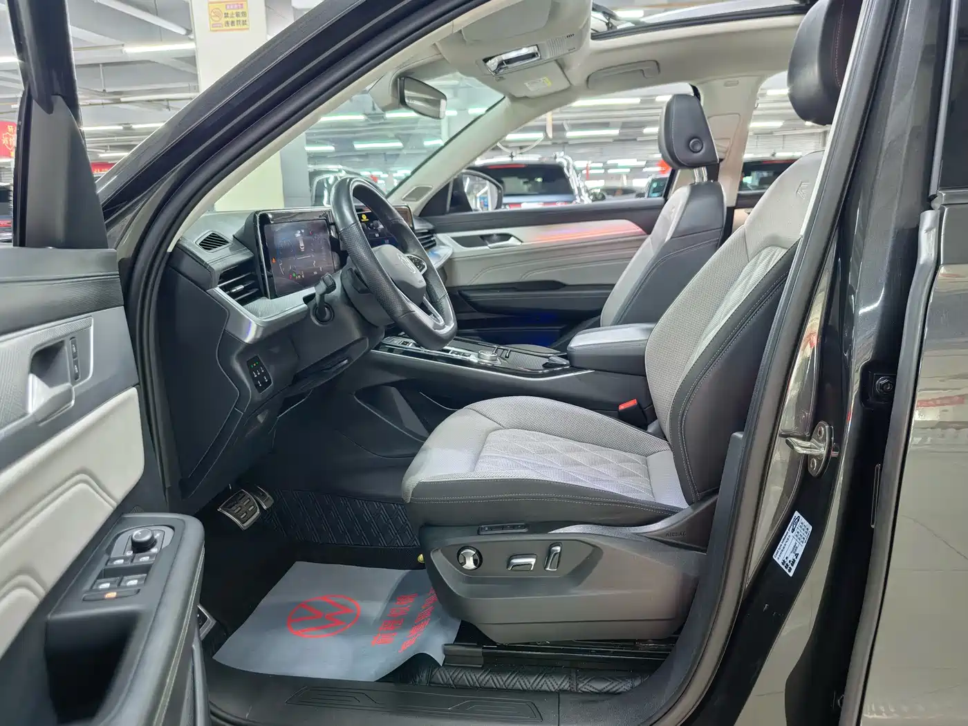 Volkswagen Talagon 2023 380TSI 4WD R-Line Launch Edition фото 4